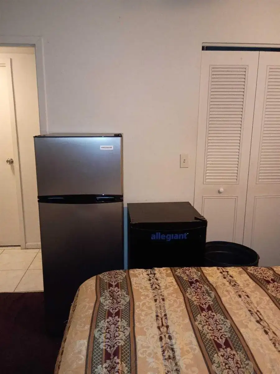 2871 SOMERSET Drive # 311, Lauderdale Lakes FL 33311 photo 2