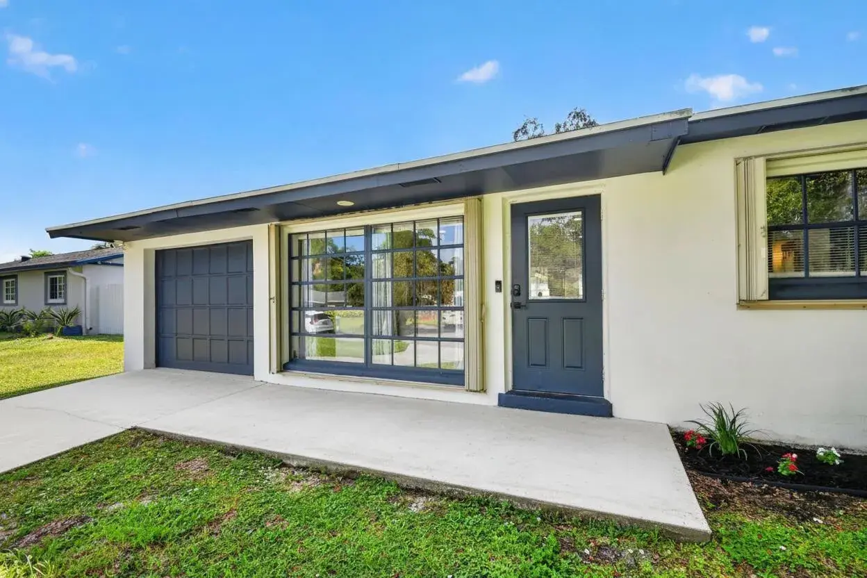 432 W Shadyside Circle, West Palm Beach FL 33415
