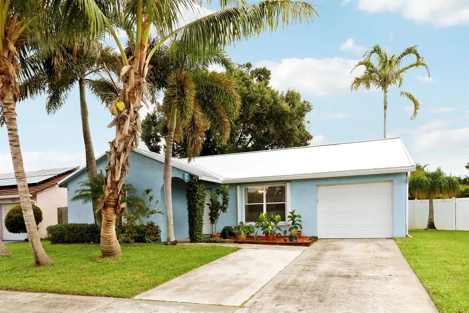 104 BANYAN Circle, Jupiter FL 33458 photo 2