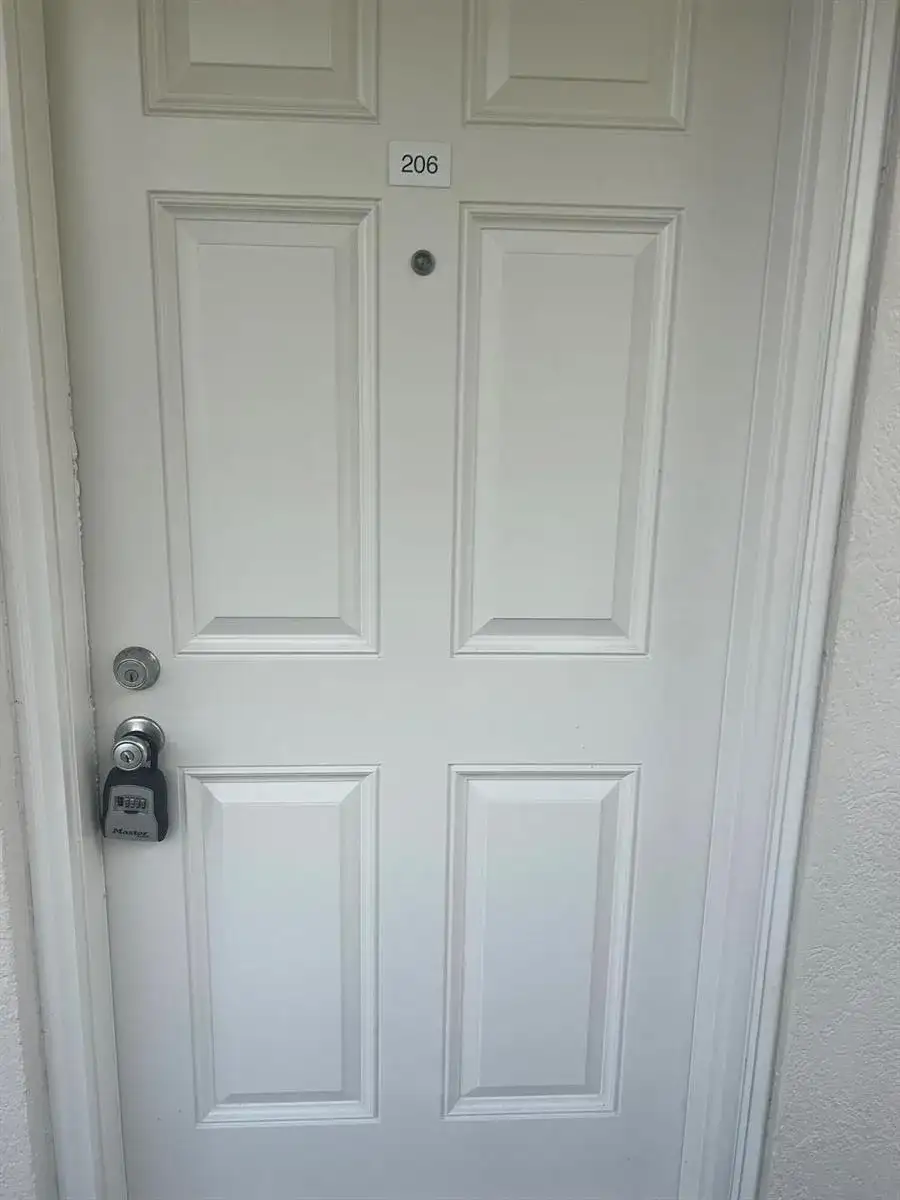 3640 WHITEHALL Drive # 206, West Palm Beach FL 33401 photo 2