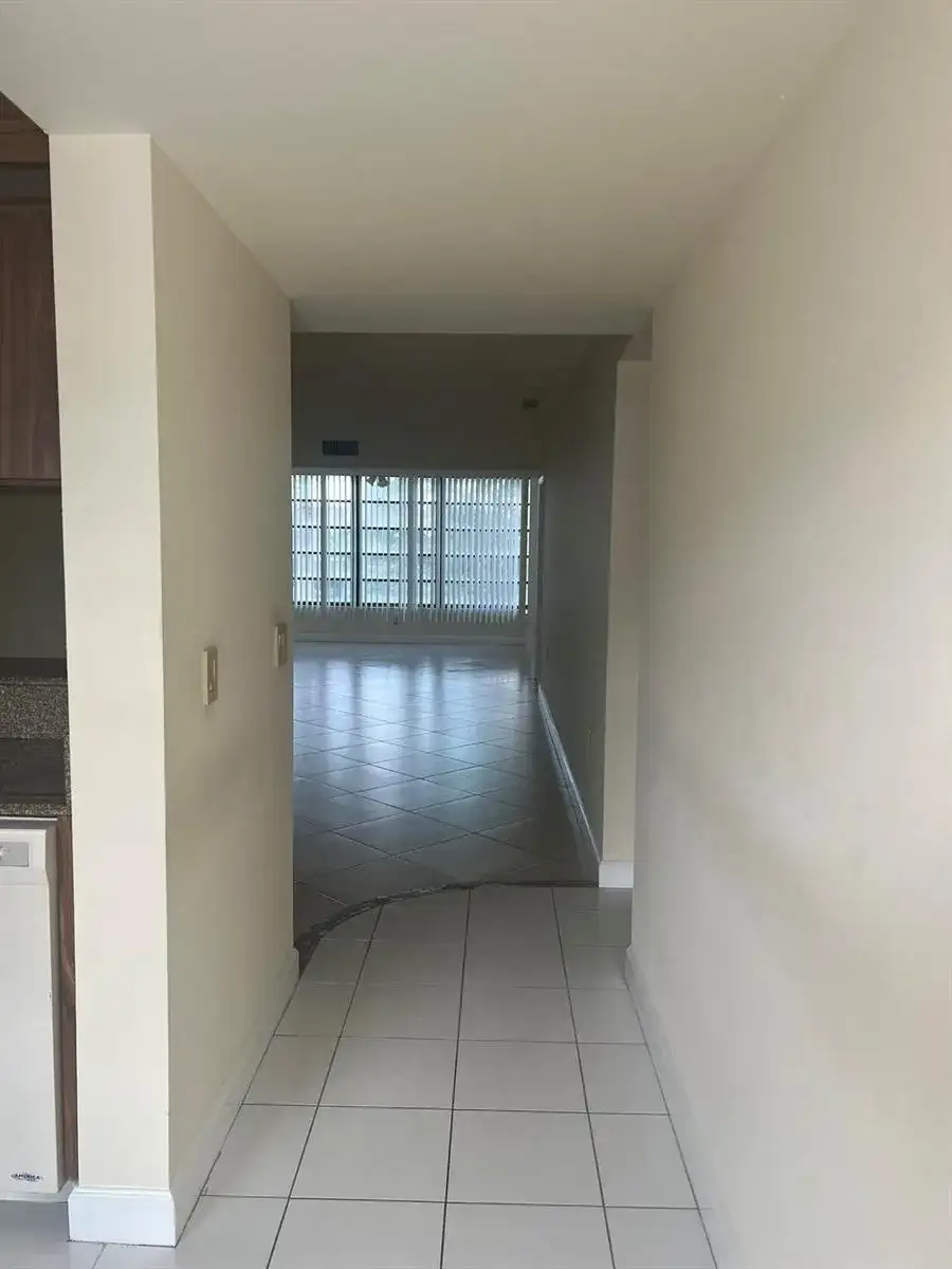 3640 WHITEHALL Drive # 206, West Palm Beach FL 33401 photo 3