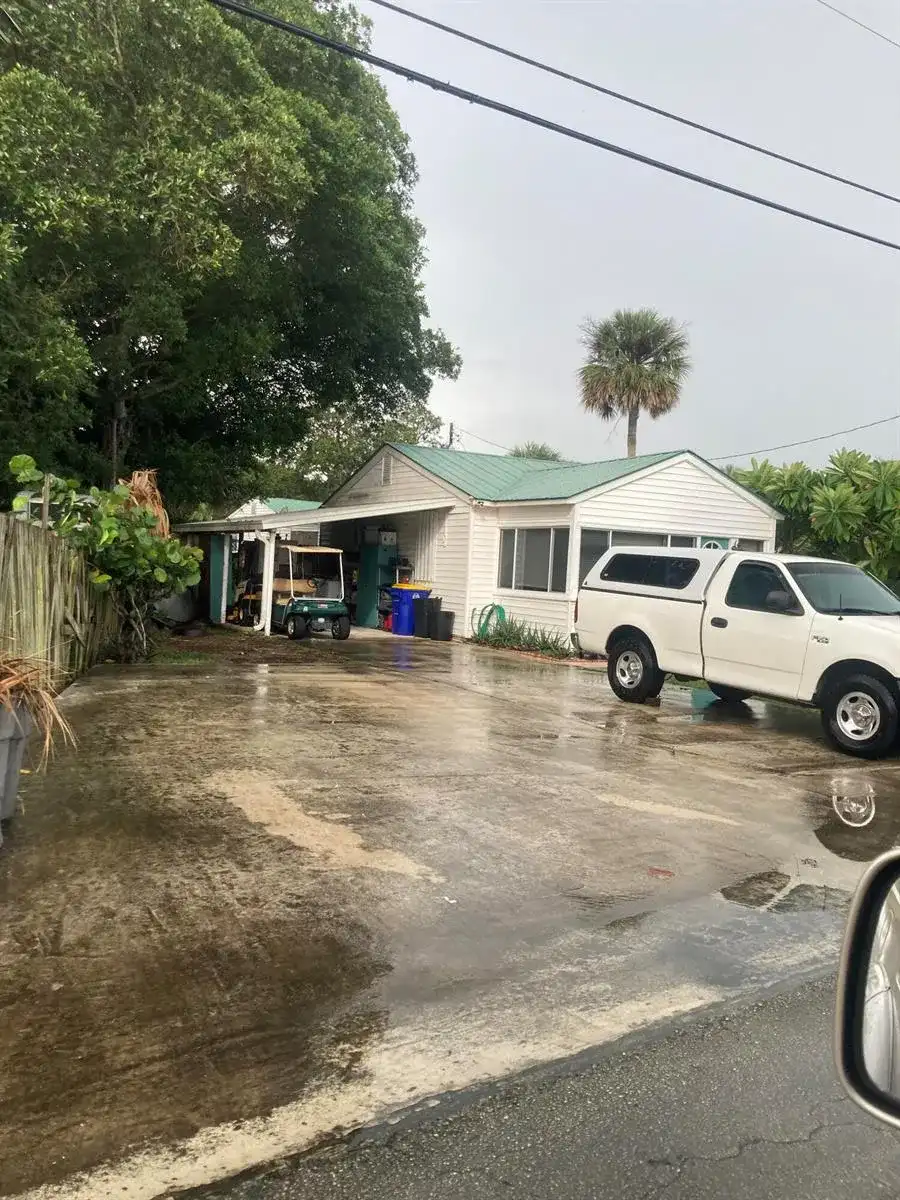 2472 NE Pine Avenue, Jensen Beach FL 34957