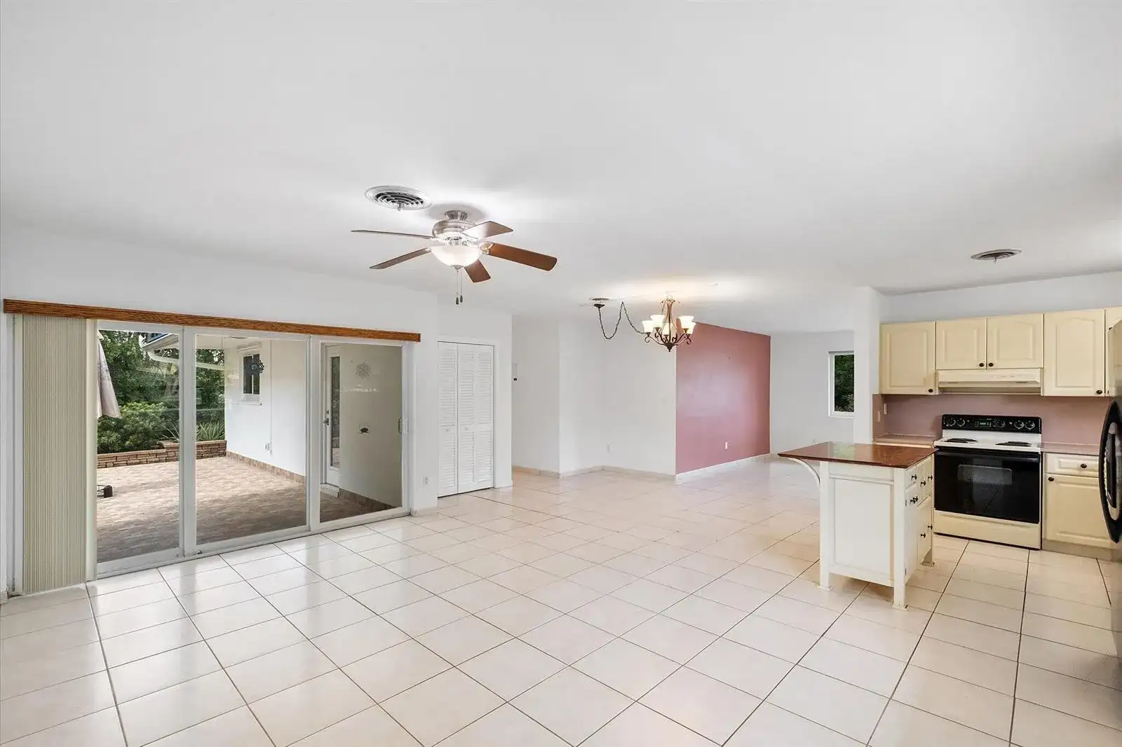 13988 Lake Lure Court, Miami Lakes FL 33014 photo 4