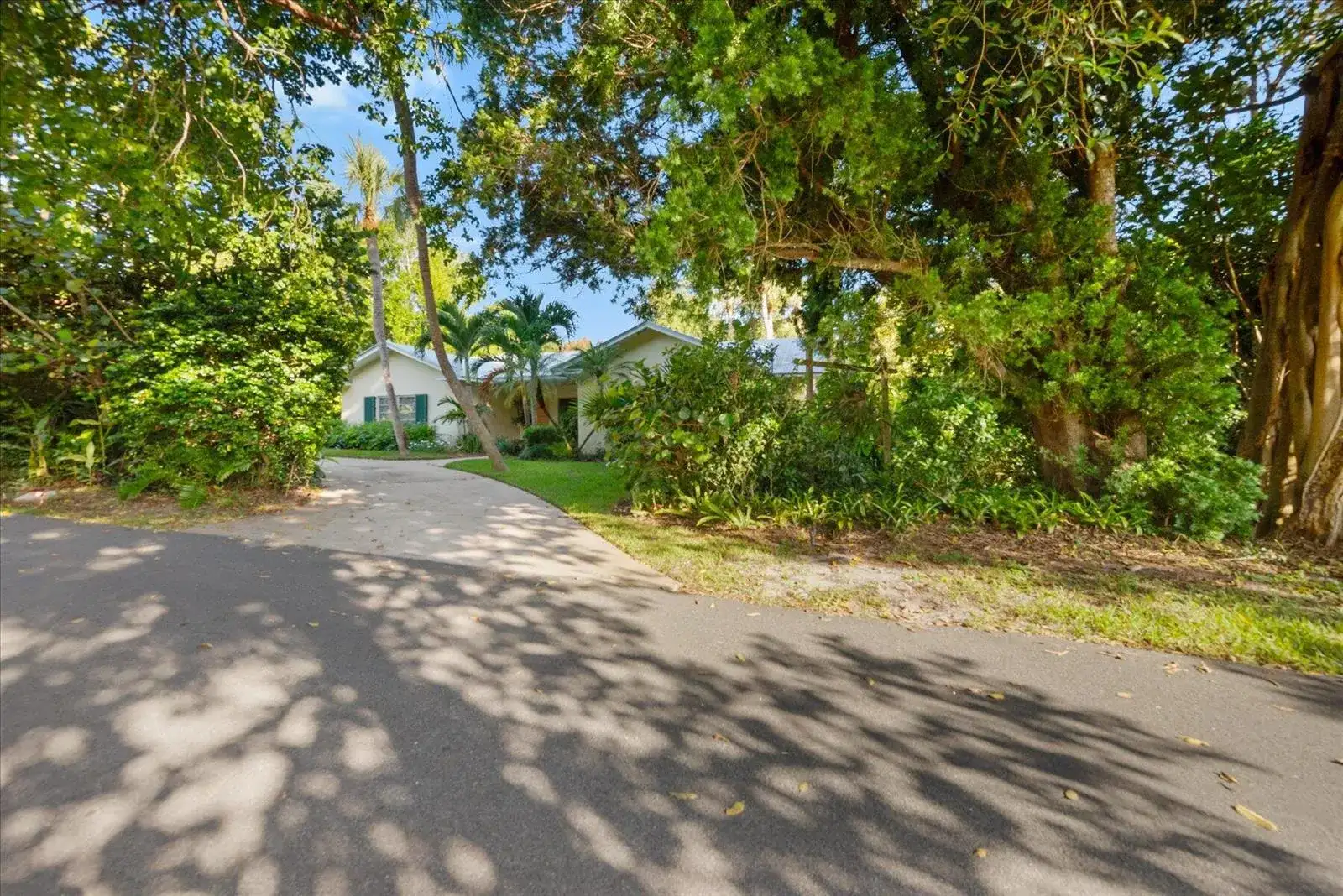 24/22 Via Lucindia Drive, Sewalls Point FL 34996 photo 3
