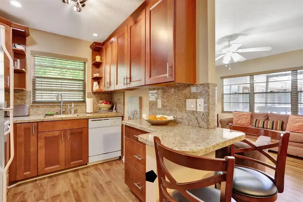 237 Farnham J, Deerfield Beach FL 33442 photo 3