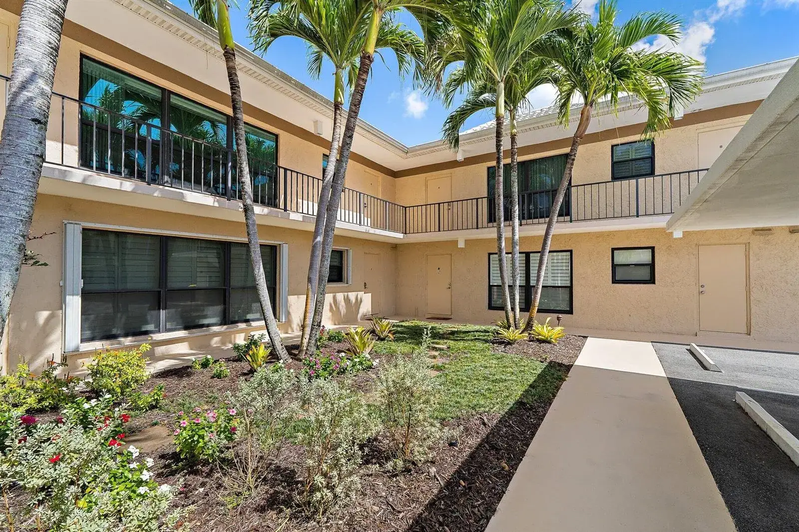 1 SE TURTLE CREEK Drive # A, Jupiter FL 33469