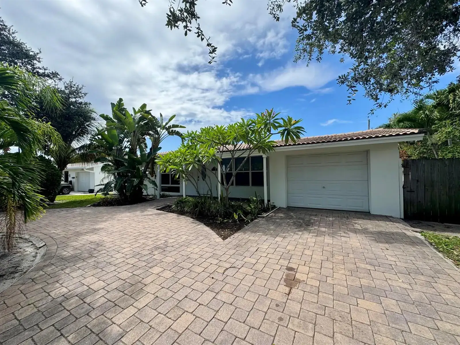 924 SE 8TH Court, Deerfield Beach FL 33441 photo 2