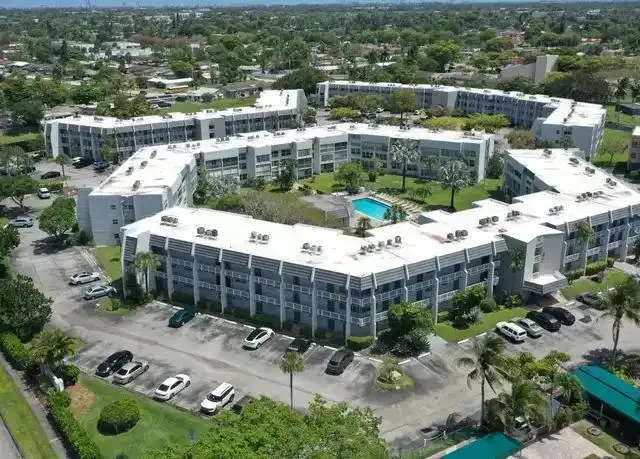 6700 ROYAL PALM Boulevard # 203D, Margate FL 33063 photo 2