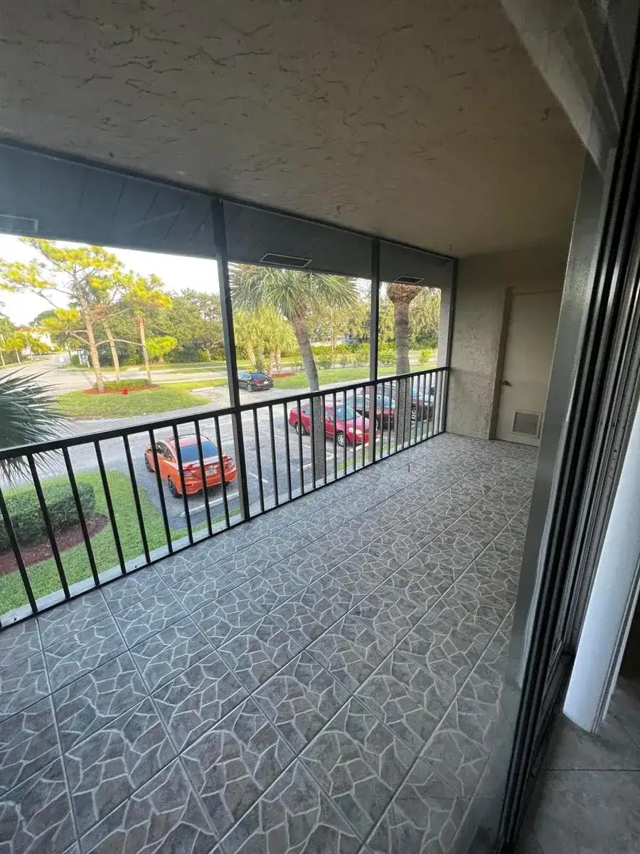 4215 S 57th Avenue, FL 33463 photo 4
