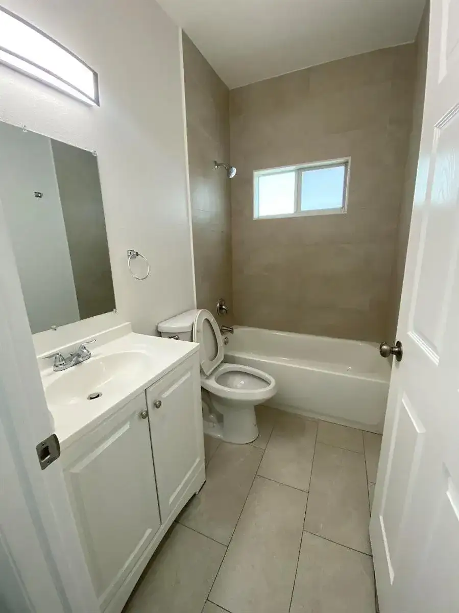 2594 NW 20TH Street # B, Fort Lauderdale FL 33311 photo 5