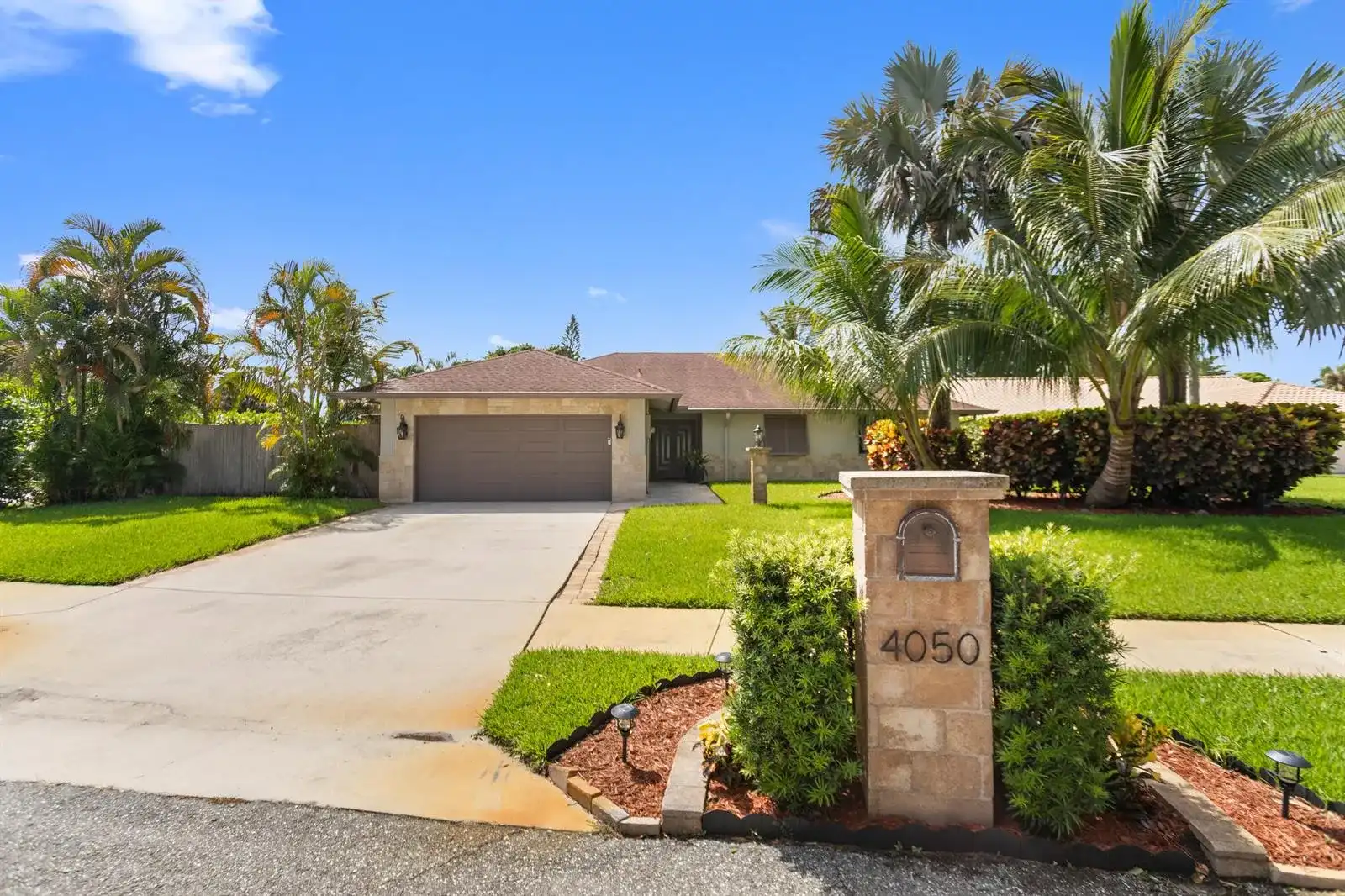 4050 NW 7th Lane, Delray Beach FL 33445