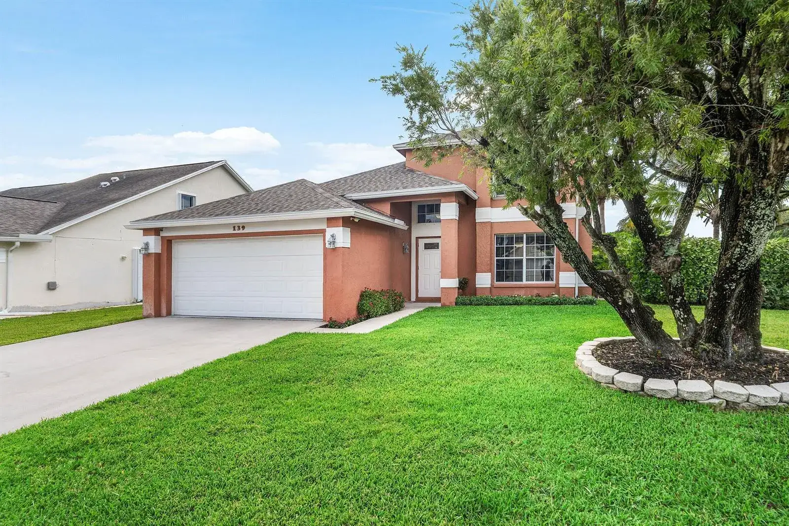 139 ROYAL PINE Circle S, Royal Palm Beach FL 33411 photo 2