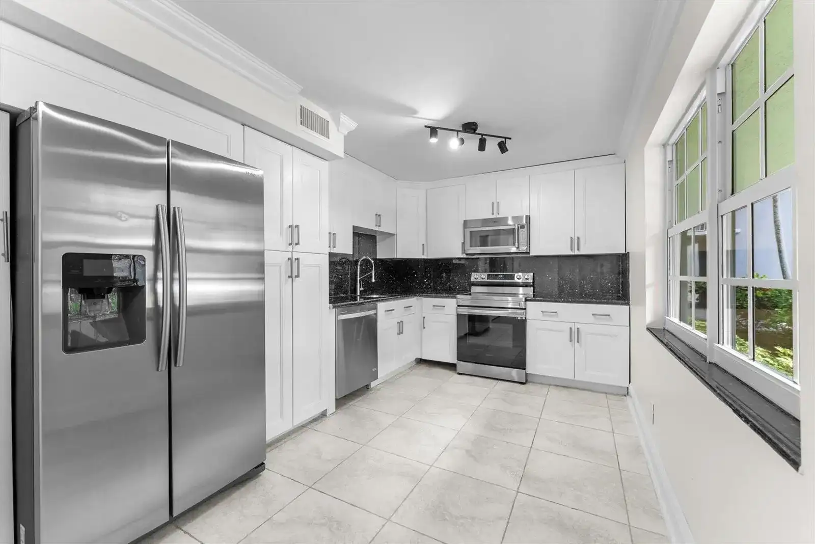 4240 OAKS Terrace # 103, Pompano Beach FL 33069