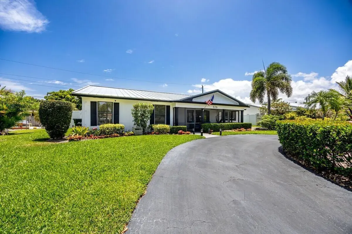 526 Linnet Circle, Delray Beach FL 33444