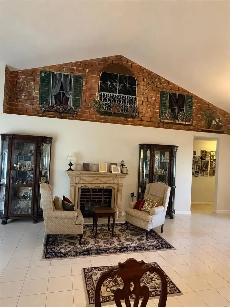 16320 NW 9th Drive, Pembroke Pines FL 33028 photo 2