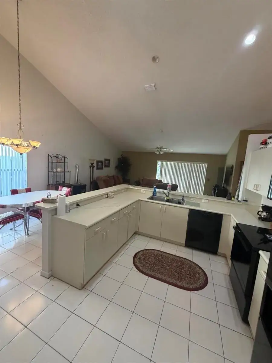 16320 NW 9th Drive, Pembroke Pines FL 33028 photo 4