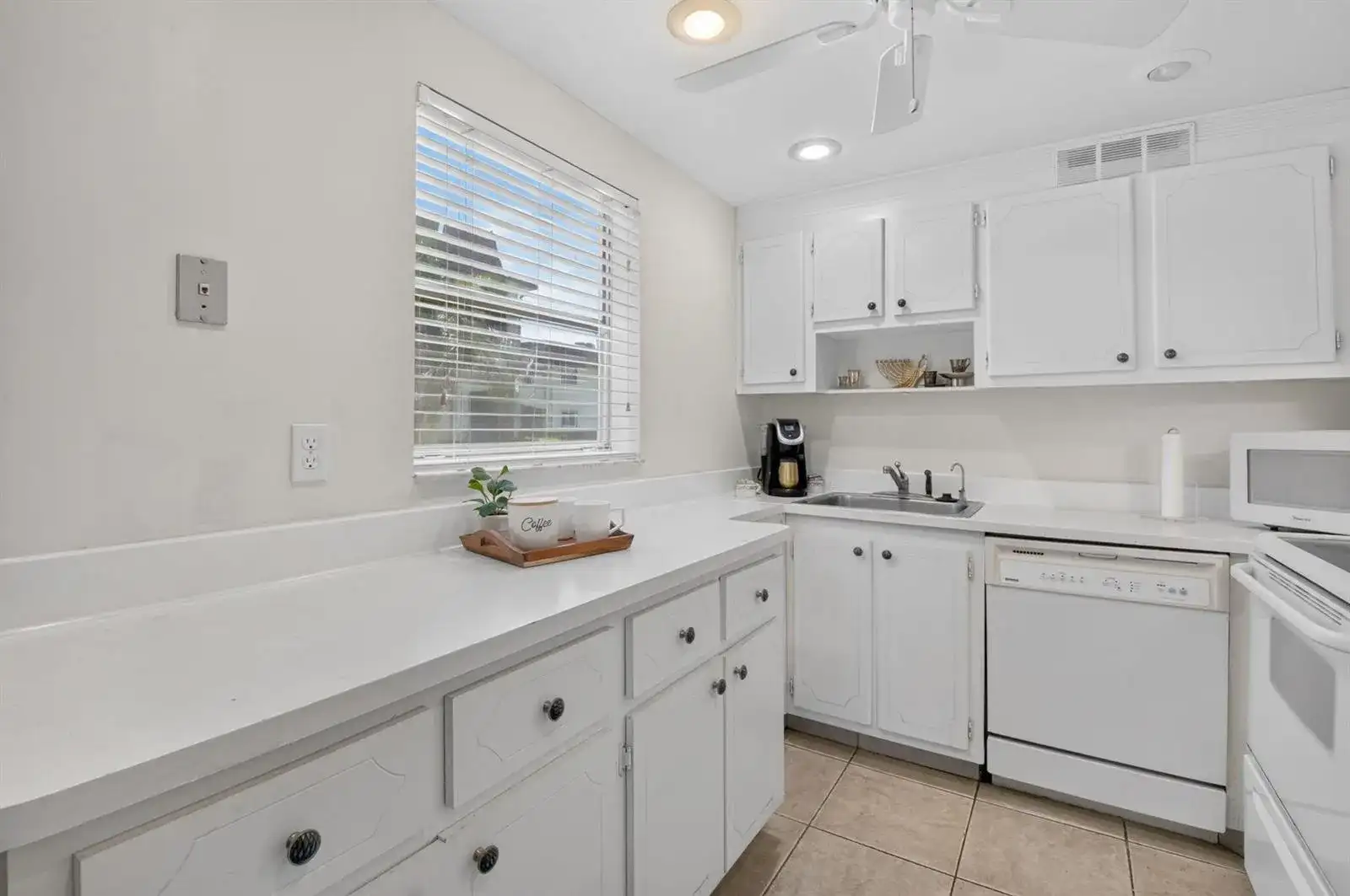 65 Saxony B, Delray Beach FL 33446 photo 2