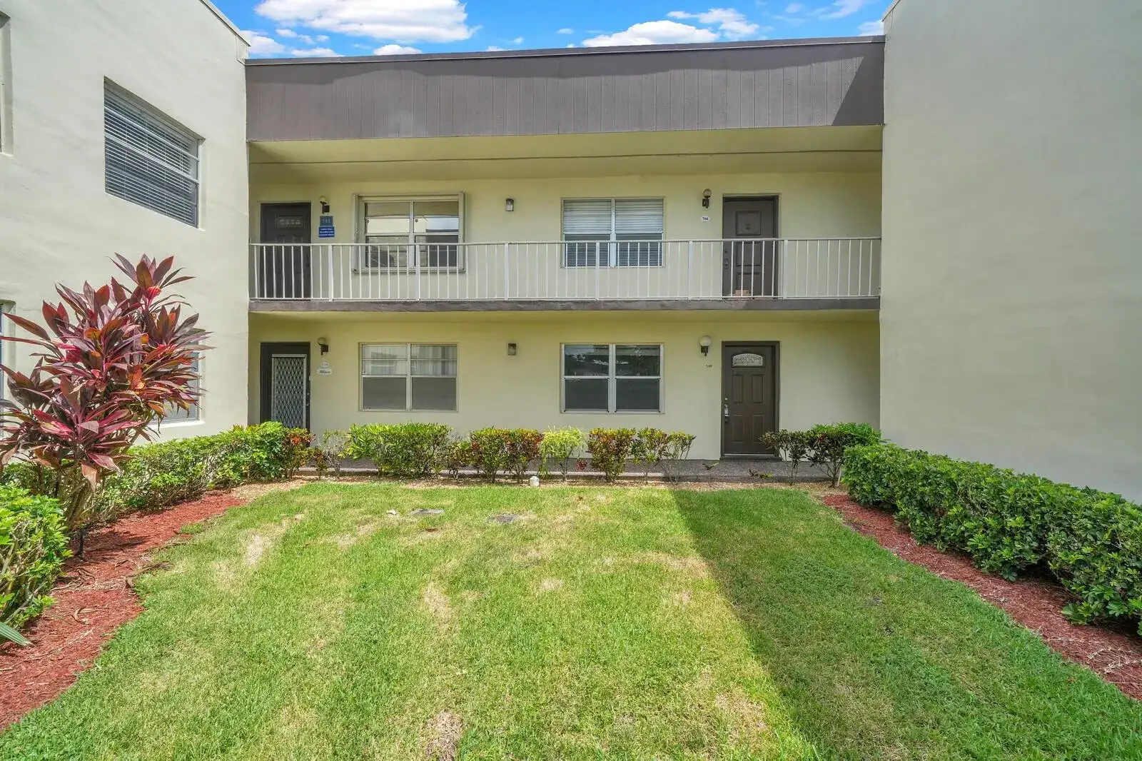 742 Normandy P, Delray Beach FL 33484 photo 2
