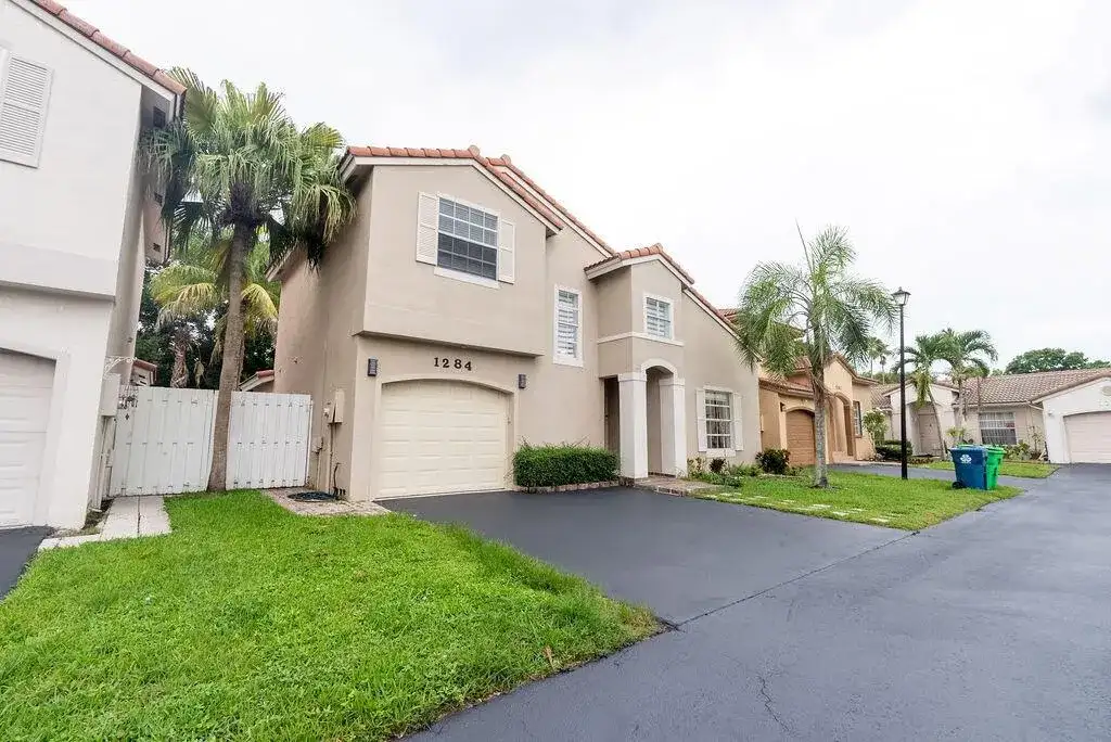 1284 NW 125th Terrace, Sunrise FL 33323 photo 2