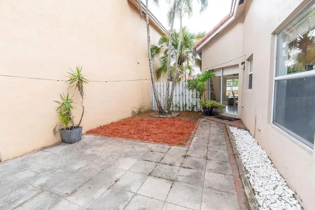 1284 NW 125th Terrace, Sunrise FL 33323 photo 4
