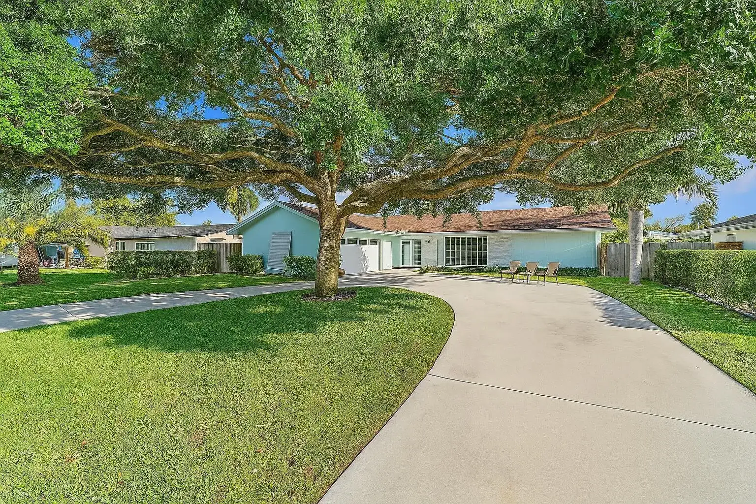 4193 HYACINTH Circle N, Palm Beach Gardens FL 33410 photo 2