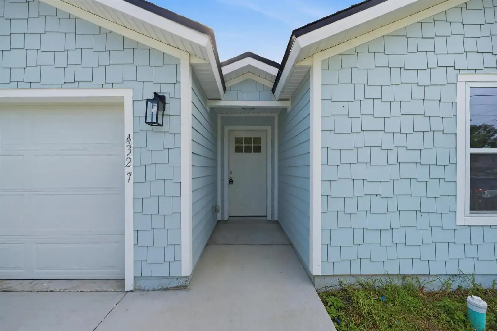 4327 Bessie Circle E, Jacksonville FL 32209 photo 2