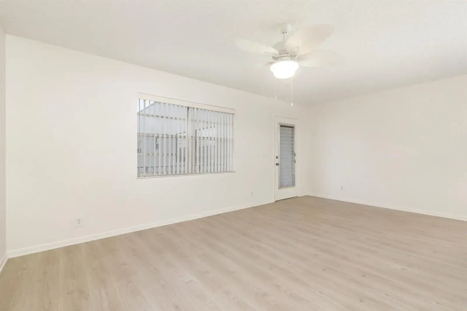 136 Flanders C, Delray Beach FL 33484 photo 5