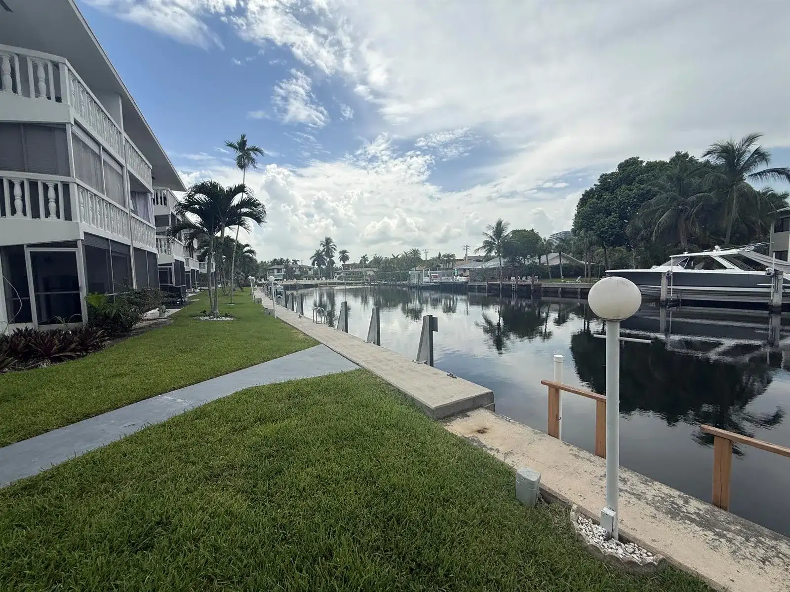 460 Paradise Isle Boulevard # 101, Hallandale Beach FL 33009 photo 4
