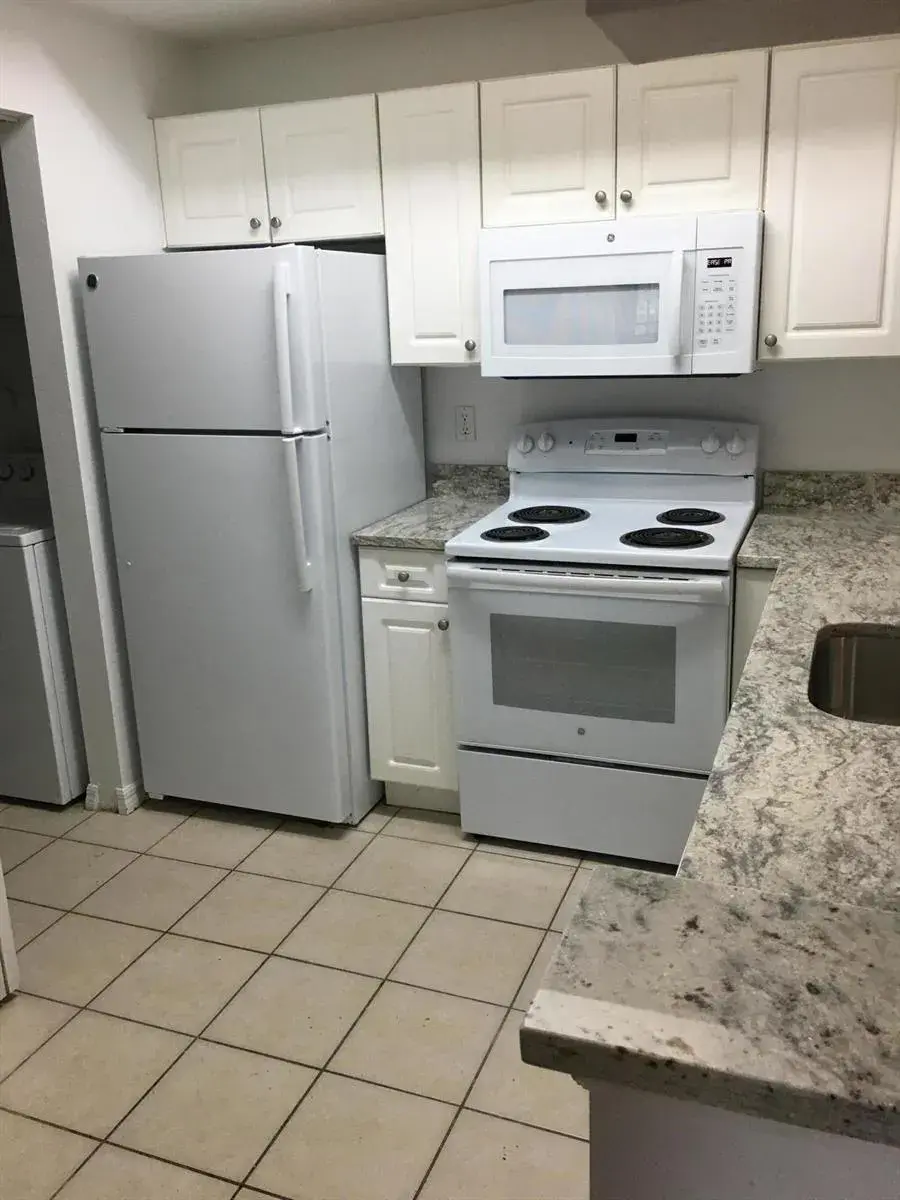 2801 SARENTO Place # 302, Palm Beach Gardens FL 33410