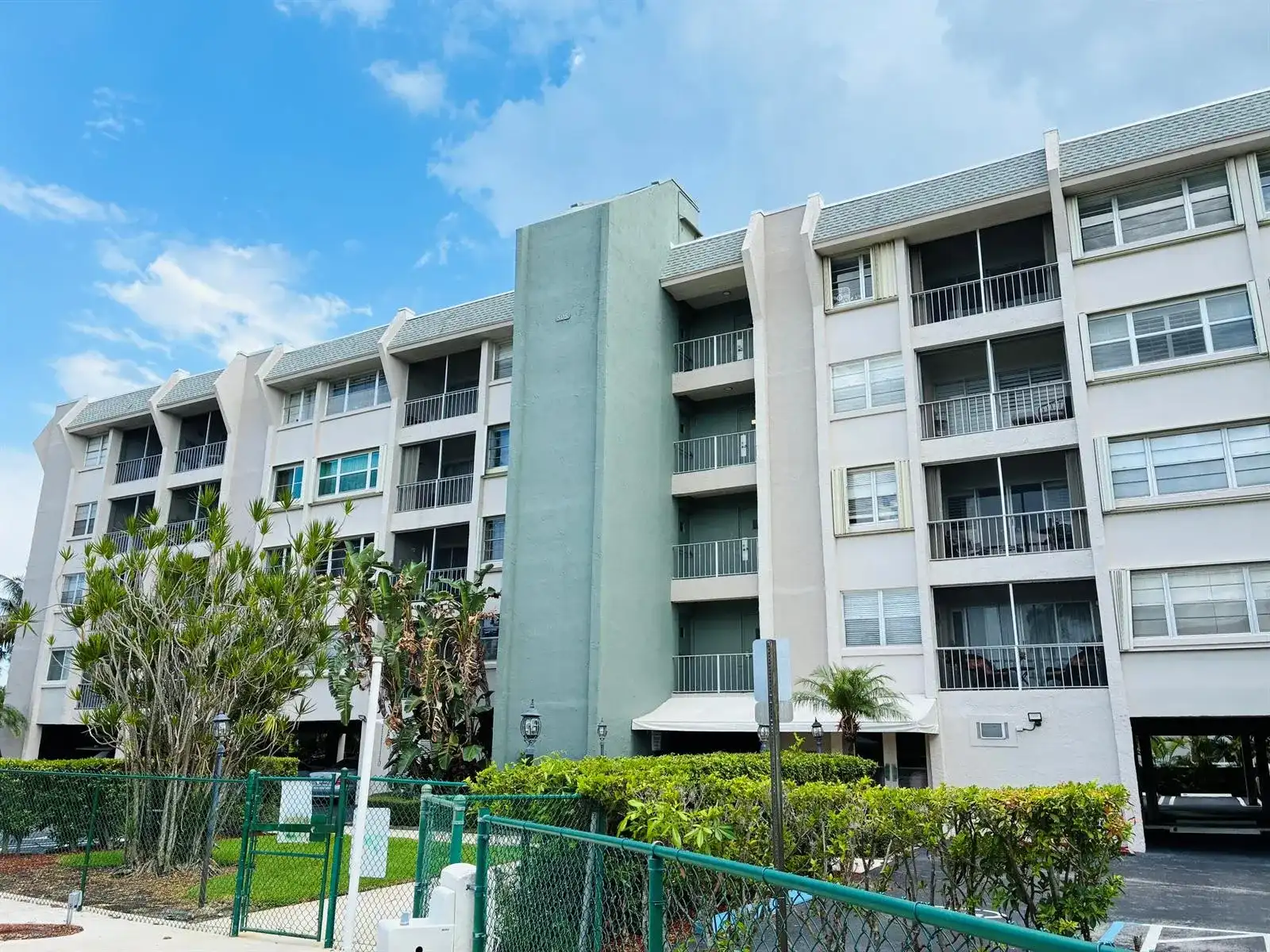 505 Spencer Drive NW # 112, West Palm Beach FL 33409