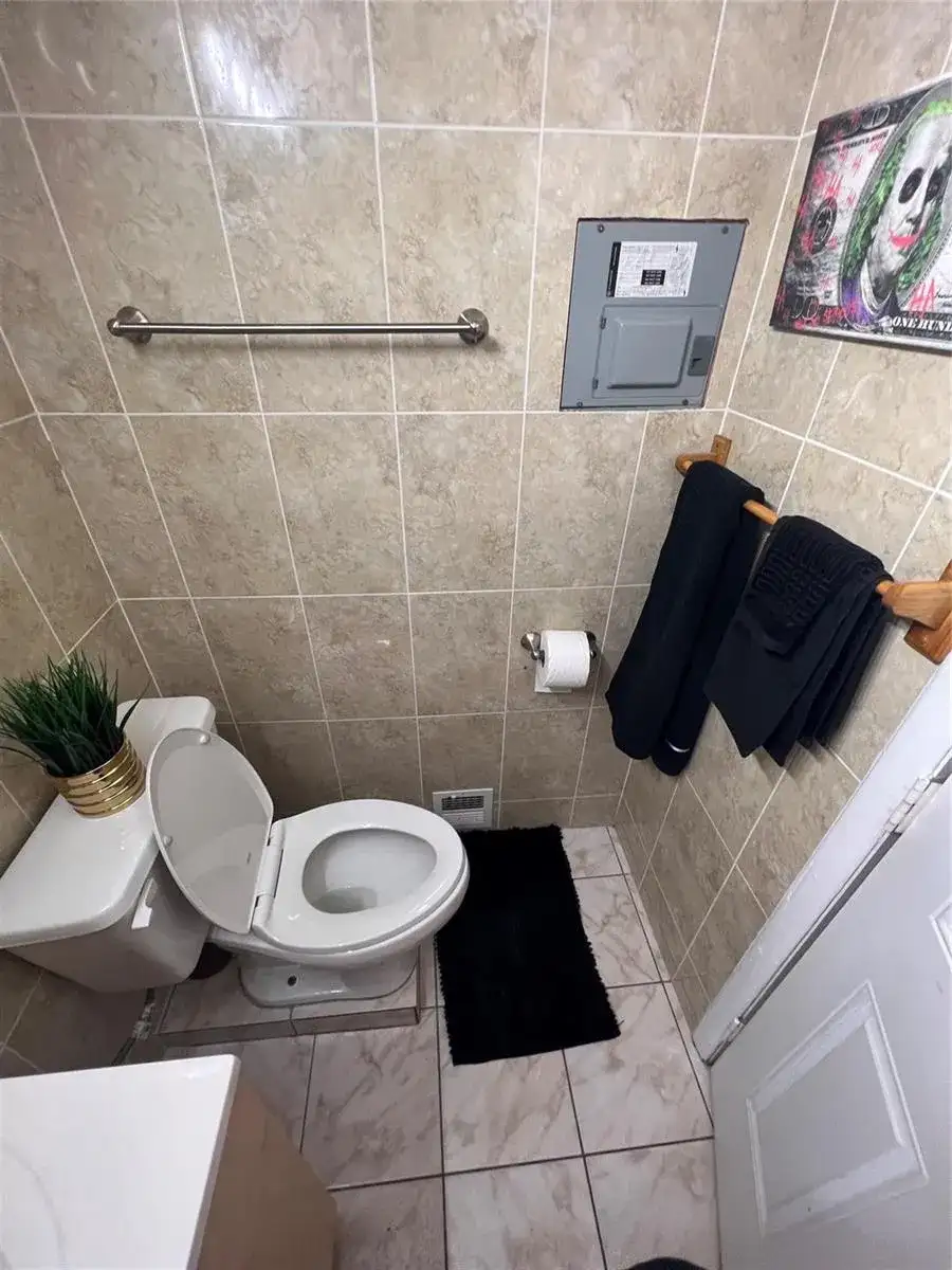 17131 NW 32 Court apt 1, Miami Gardens FL 33056 photo 4