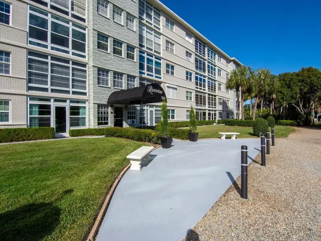 2333 Indian River Boulevard, Vero Beach FL 32960