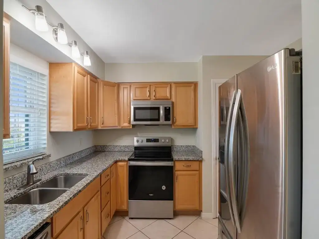 2333 Indian River Boulevard, Vero Beach FL 32960 photo 4