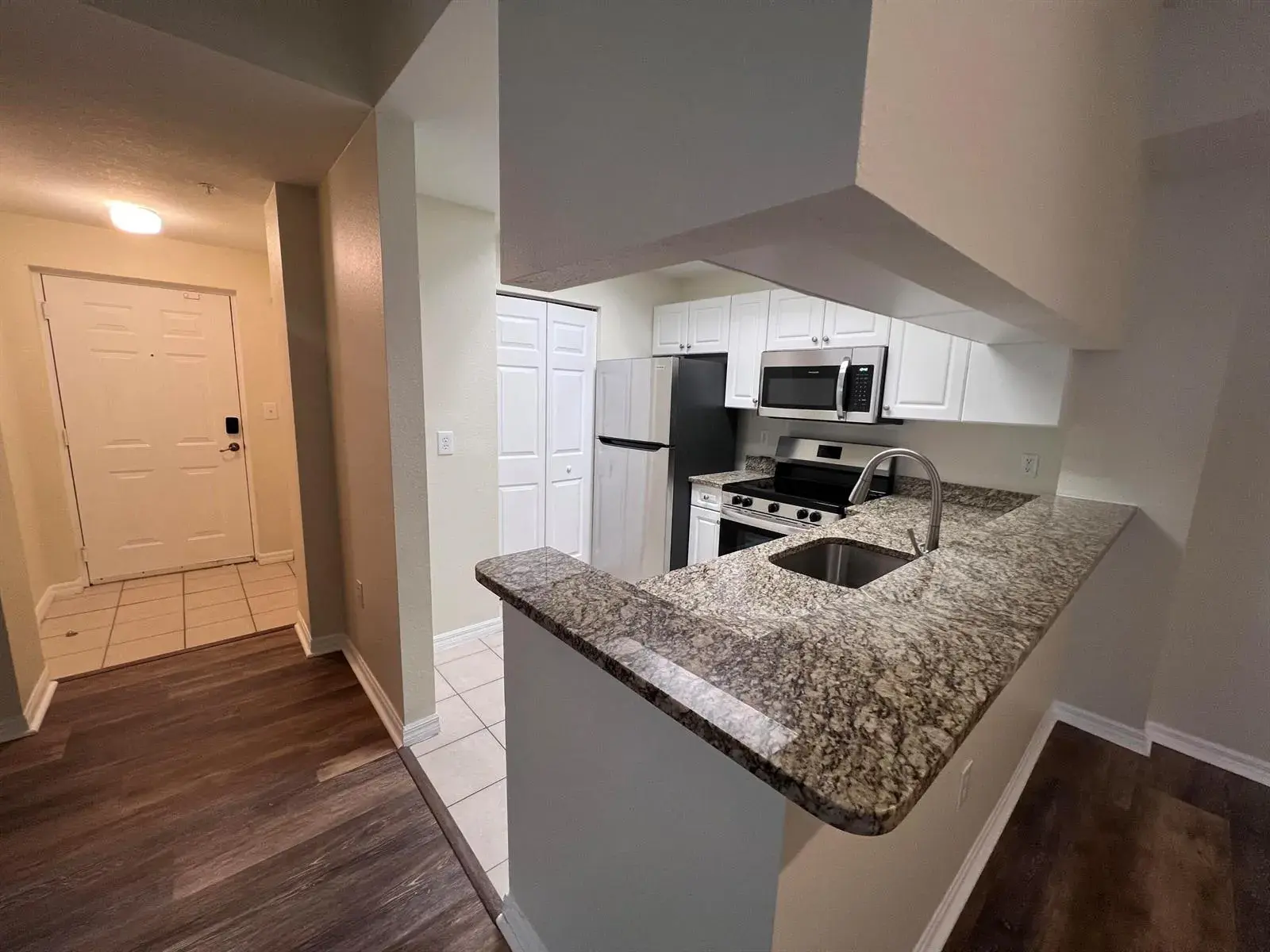 2802 SARENTO Place # 302, Palm Beach Gardens FL 33410