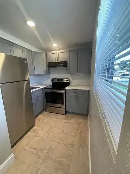 2505 AVENUE L, Fort Pierce FL 34947 photo 2