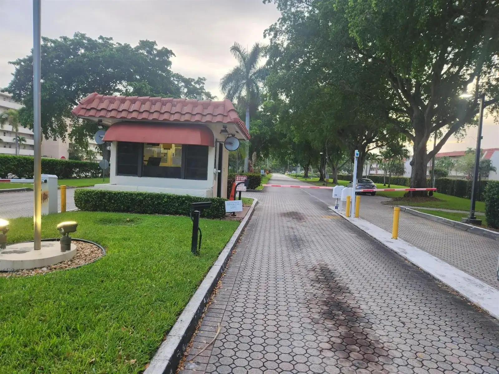 811 S Hollybrook Drive S # 206, Pembroke Pines FL 33025 photo 2