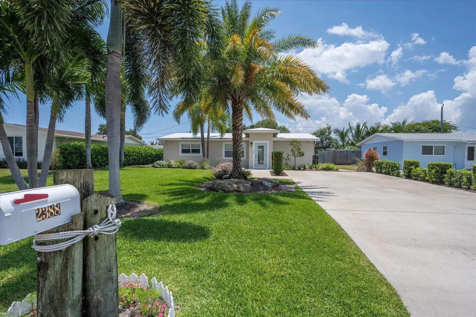 2388 E EDGEWATER Drive, Palm Beach Gardens FL 33410