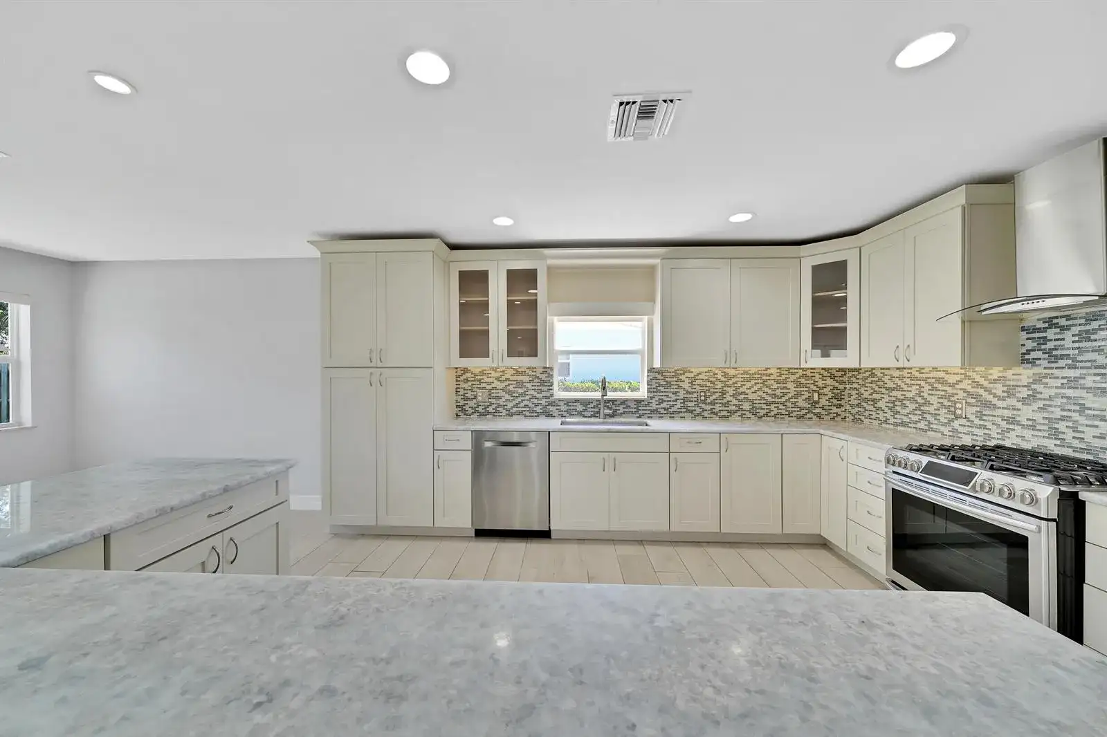 2388 E EDGEWATER Drive, Palm Beach Gardens FL 33410 photo 2
