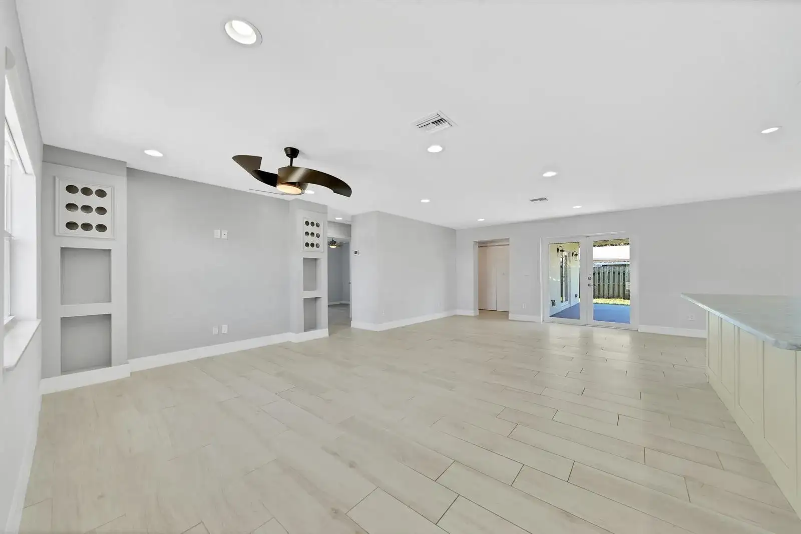 2388 E EDGEWATER Drive, Palm Beach Gardens FL 33410 photo 3
