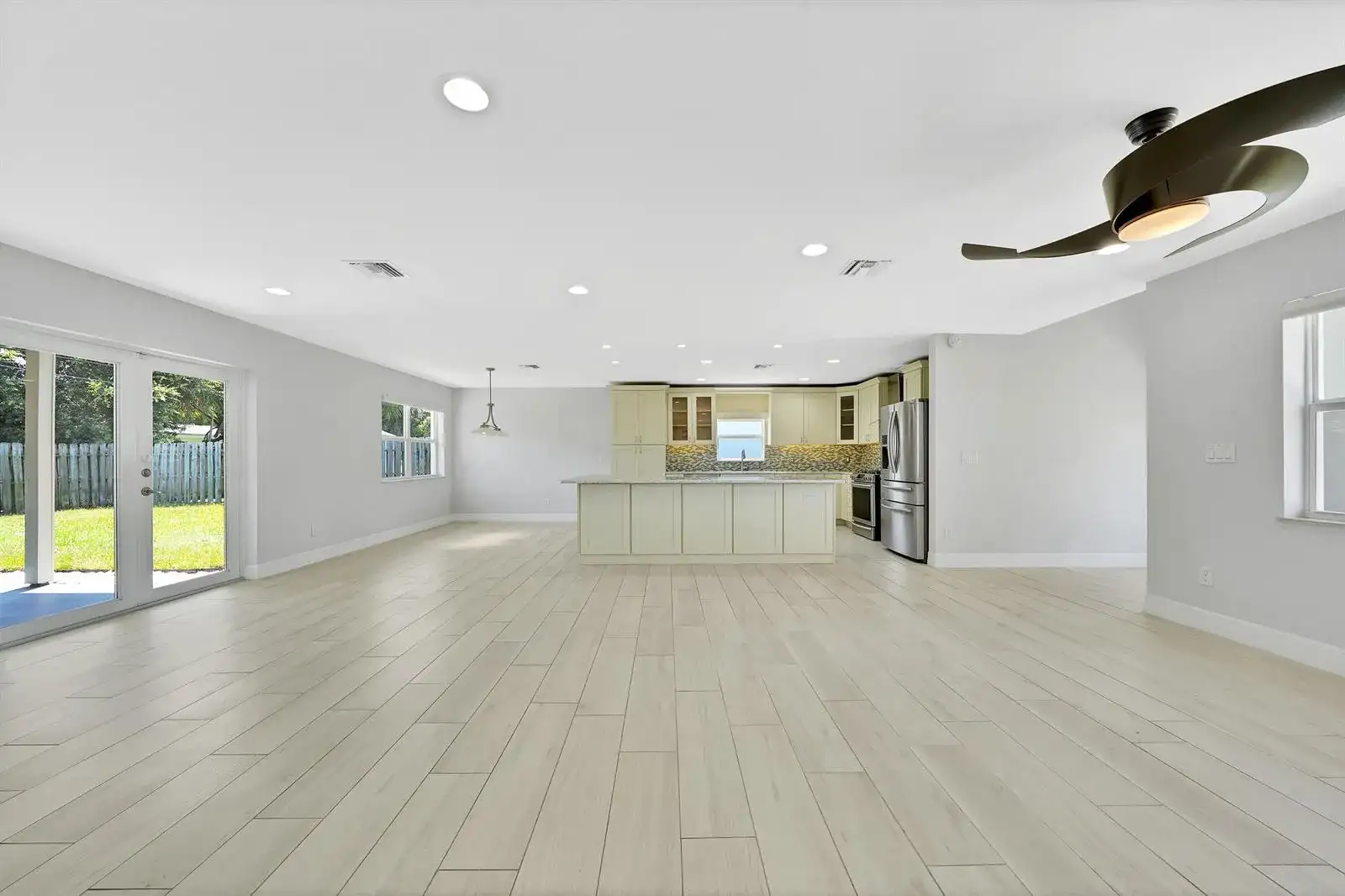 2388 E EDGEWATER Drive, Palm Beach Gardens FL 33410 photo 5