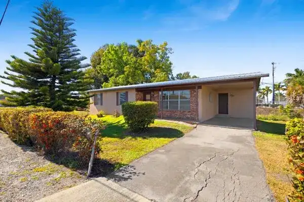 110 SW 12TH Avenue, South Bay FL 33493 photo 2