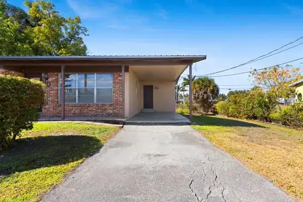 110 SW 12TH Avenue, South Bay FL 33493 photo 3