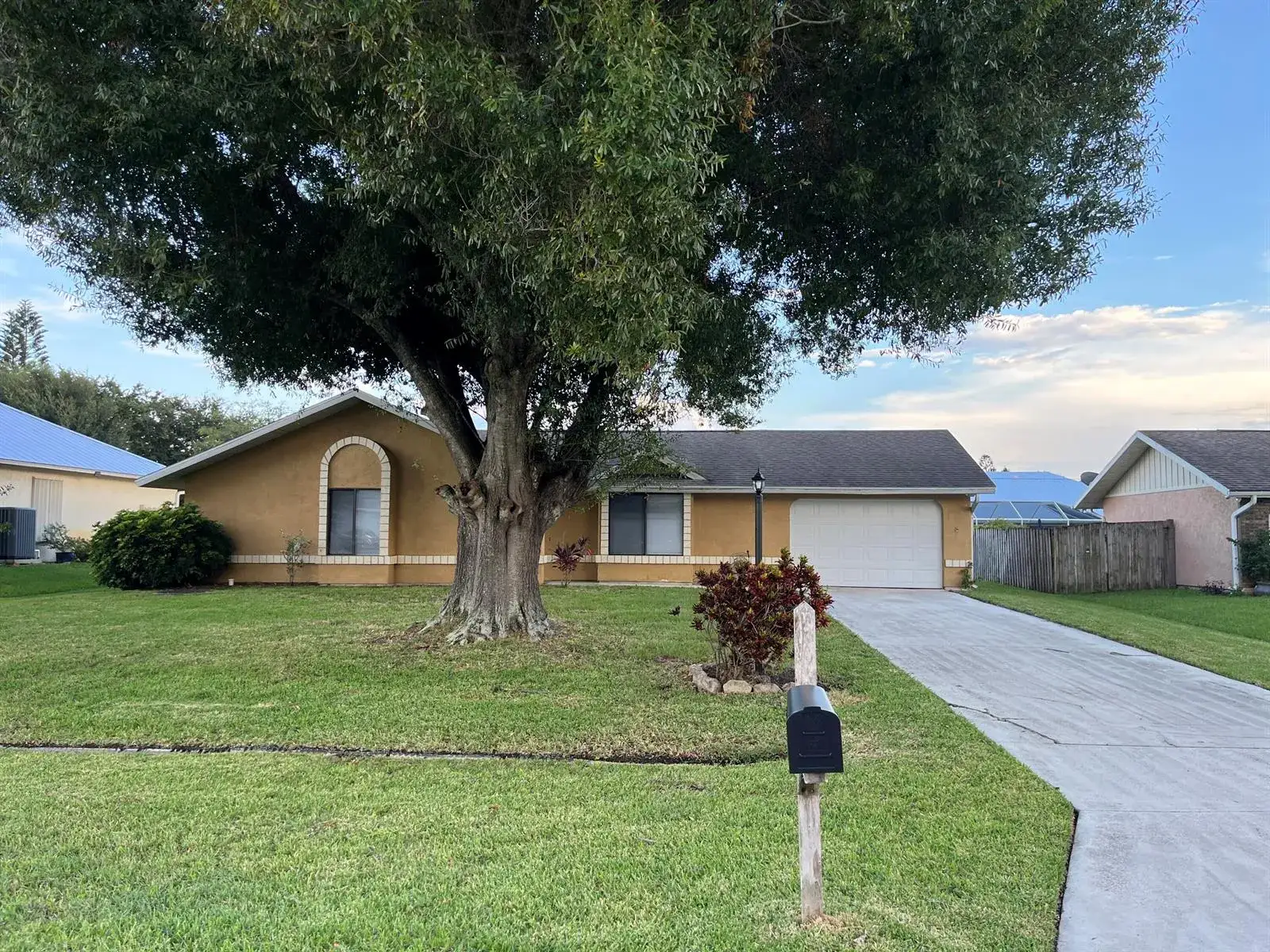 1258 SE Mc Farlane Avenue, Port St. Lucie FL 34952