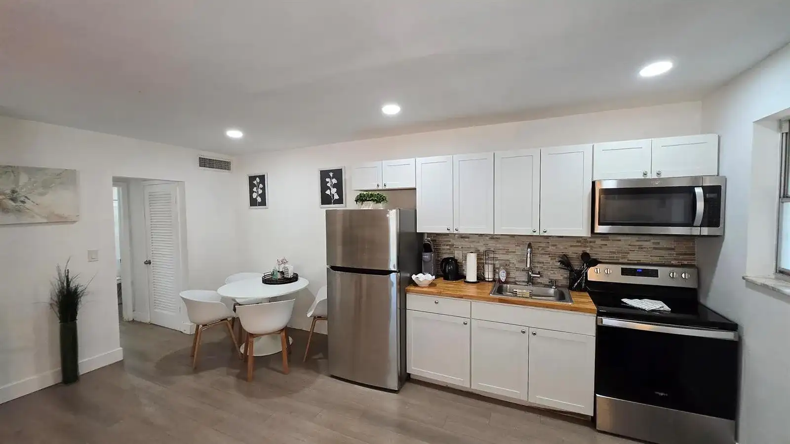 704 NE 8TH Street # 1, Hallandale Beach FL 33009