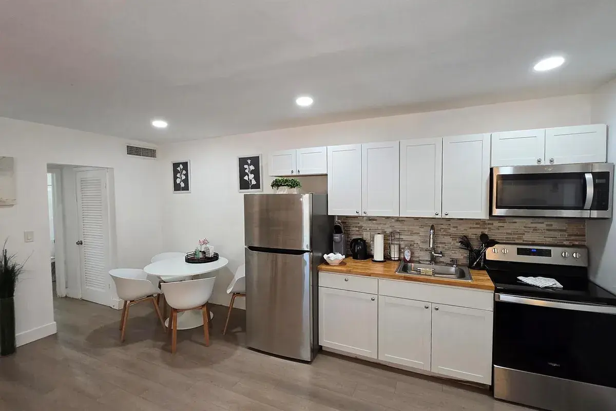 704 NE 8TH Street # 1, Hallandale Beach FL 33009