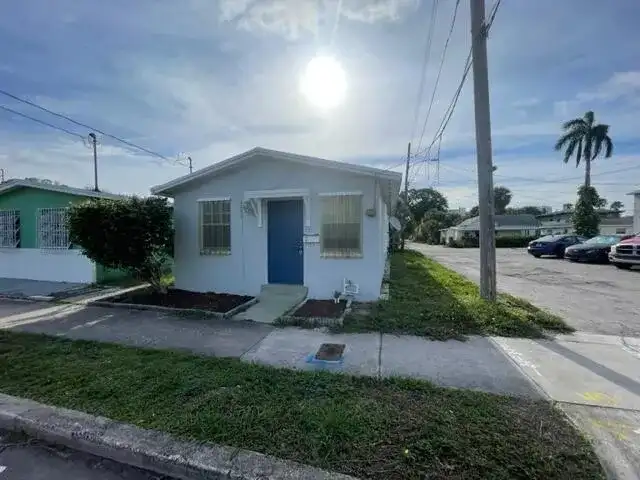 420 DOUGLASS Avenue, West Palm Beach FL 33401