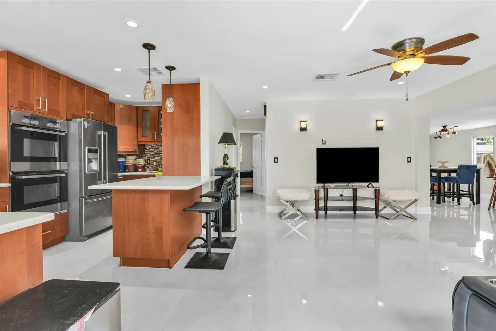 1218 SW 2ND Avenue, Pompano Beach FL 33060 photo 2