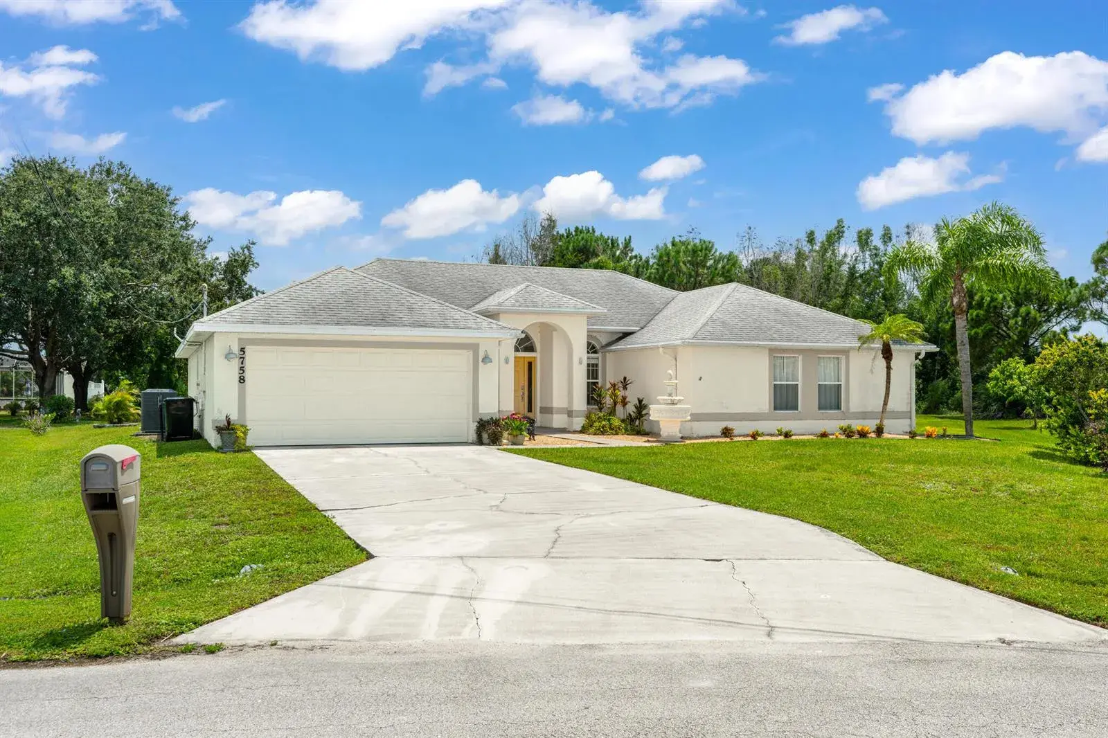5758 Benbow Court, Port St. Lucie FL 34986 photo 2