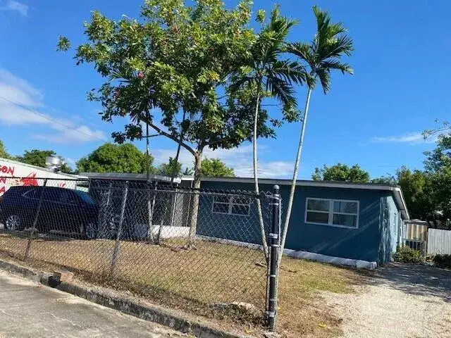 1751 LAUDERDALE MANOR Drive, Fort Lauderdale FL 33311