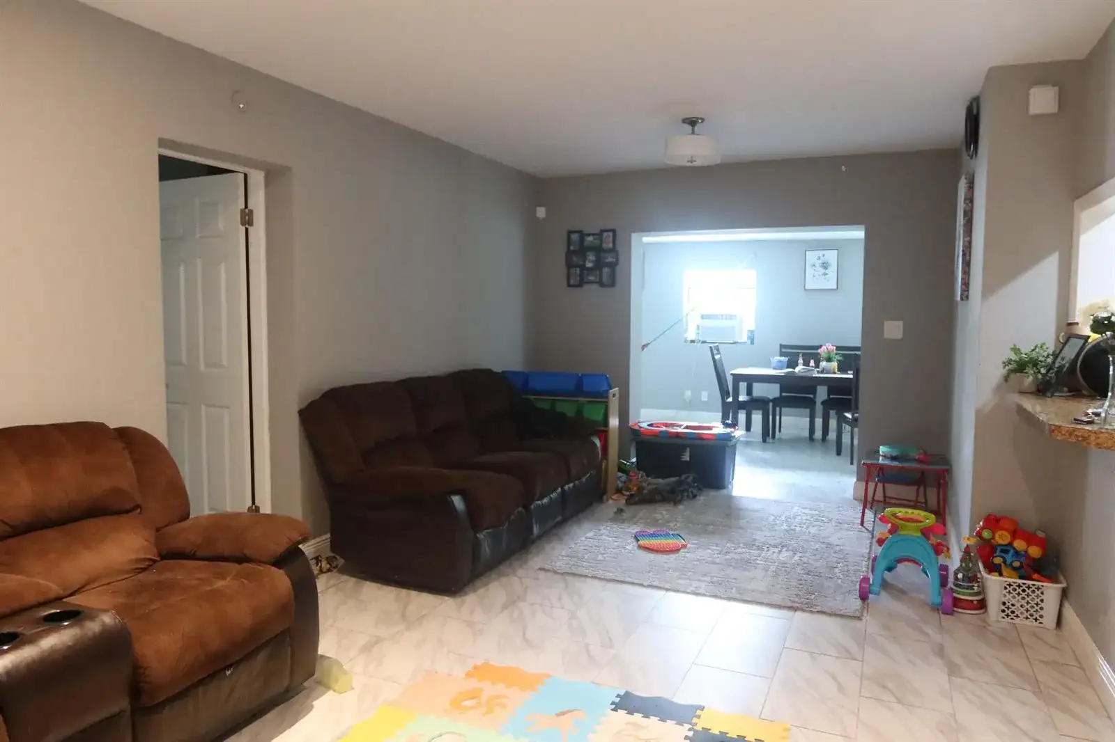 1751 LAUDERDALE MANOR Drive, Fort Lauderdale FL 33311 photo 3